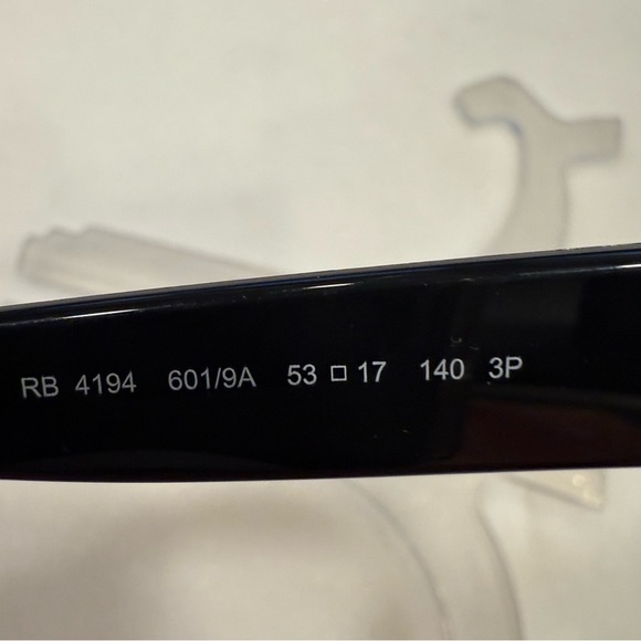 Ray Ban Unisex Sunglasses Polarized RB 4194 601 Black Rim / Green Lenses NWT main image 12